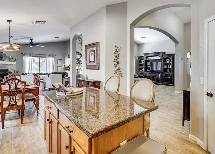 Hot Tub & Wfh Ready! Golf Retreat In Maricopa